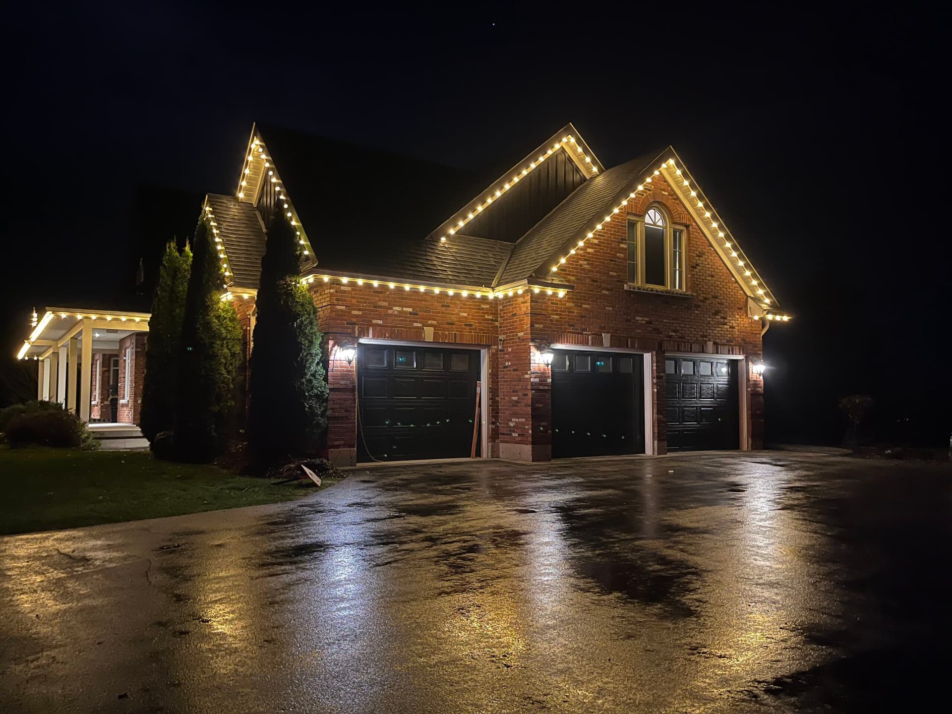 C9 LED bulbs & spools — commercial Christmas lighting from Holiday Light Supplies