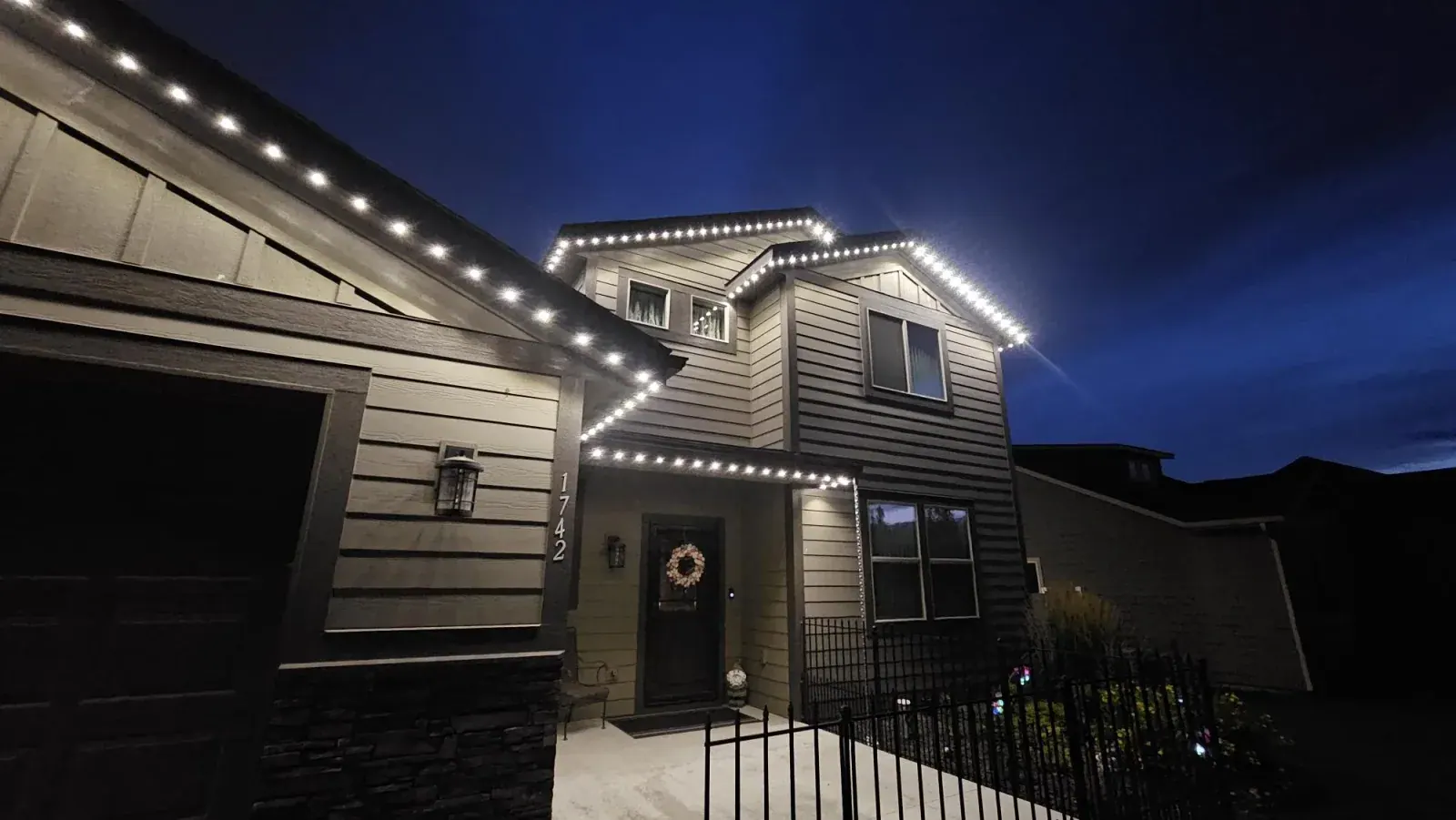 Permanent lighting kits — commercial Christmas lighting from Holiday Light Supplies