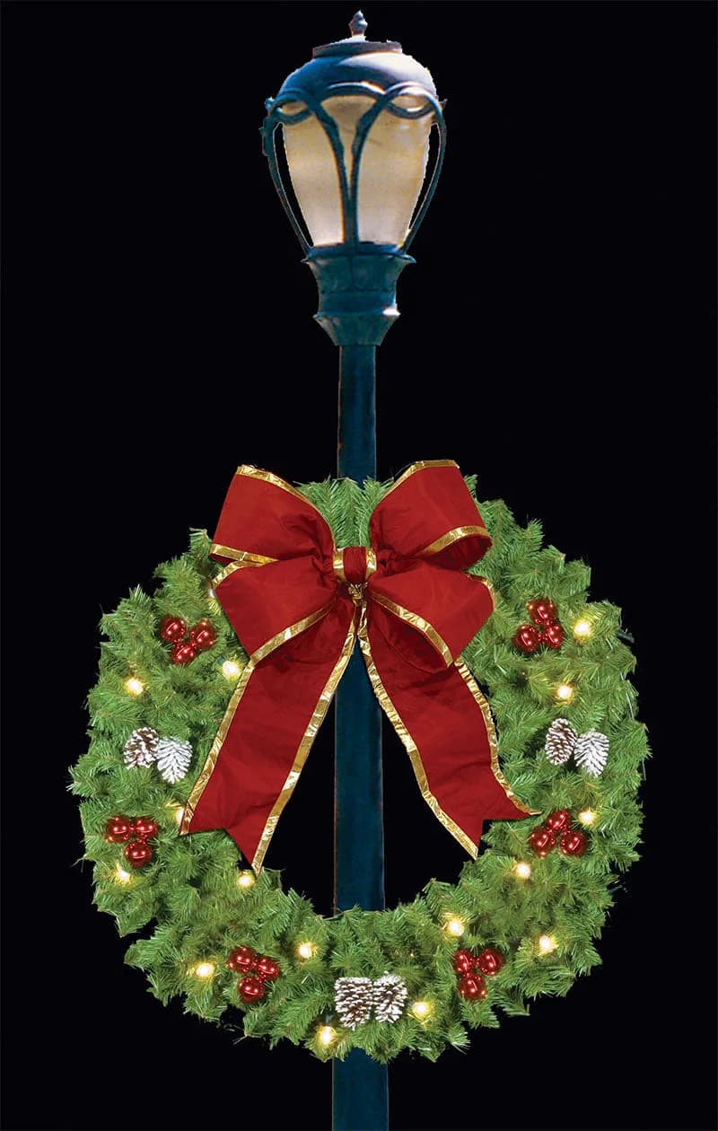 36 in Centre-Mount Lamp Post Wreath with Bow — commercial Christmas lighting from Holiday Light Supplies
