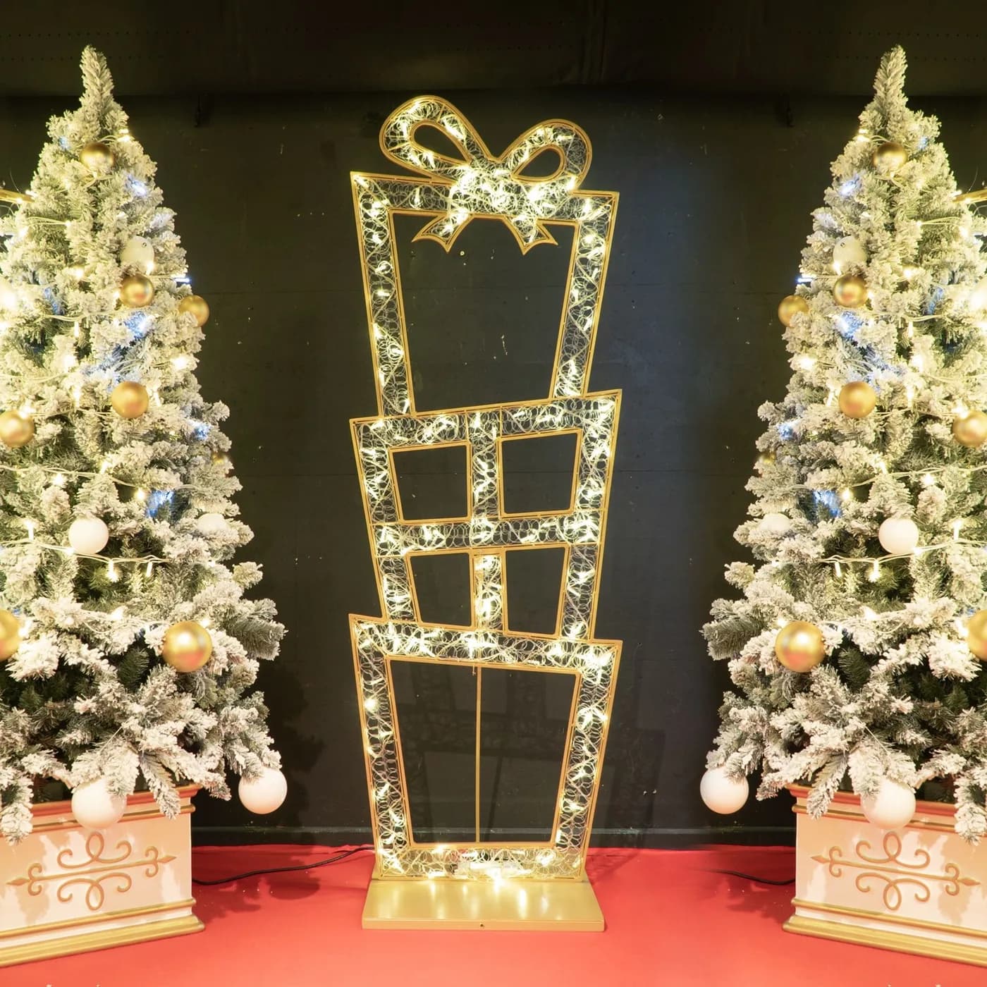 Lavina Gift Box — commercial Christmas lighting from Holiday Light Supplies