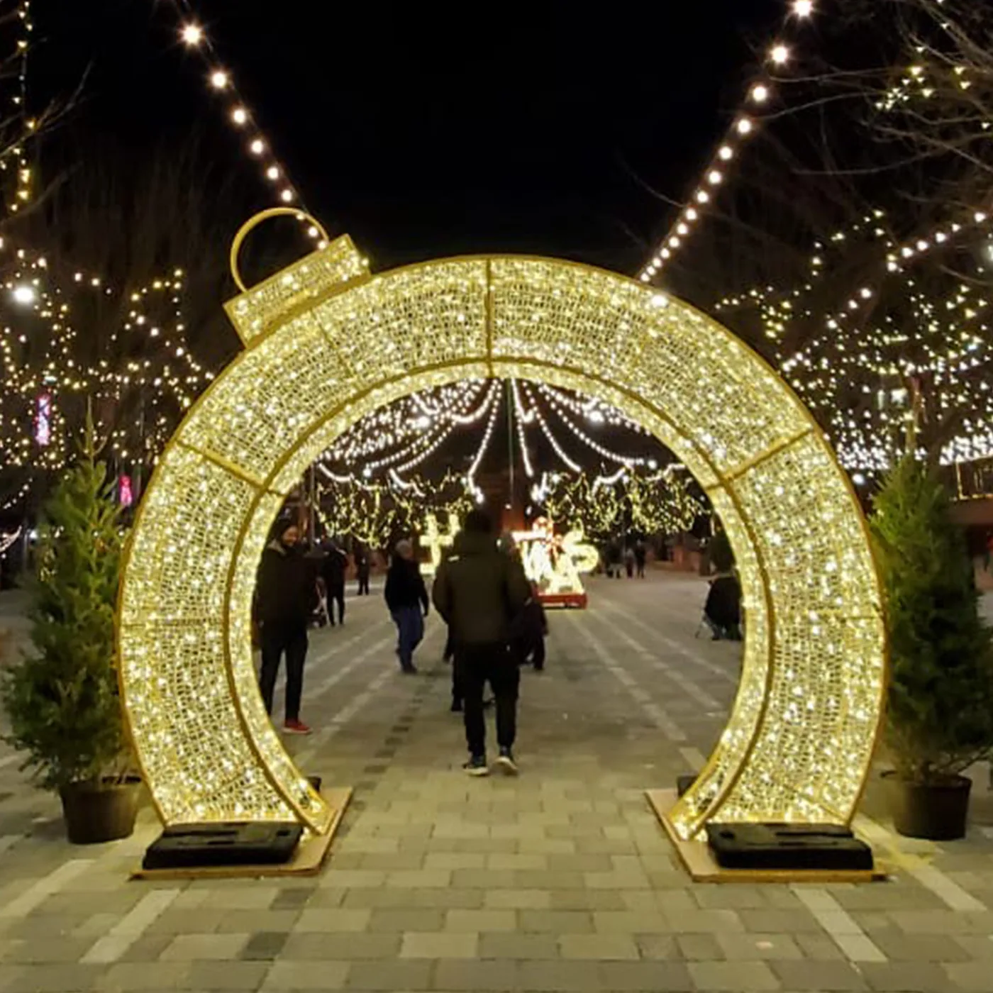 Photo-op & walk-through — commercial Christmas lighting from Holiday Light Supplies