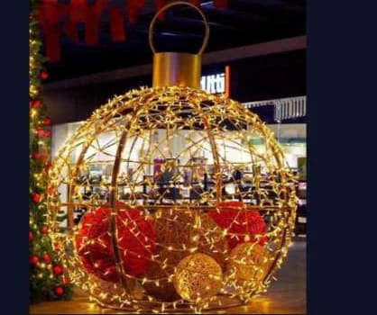 3D LED Giant Ornament with Gifts, gold and red
