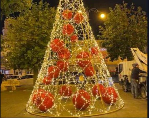 Giant LED Frame Tree with Baubles, warm white and red