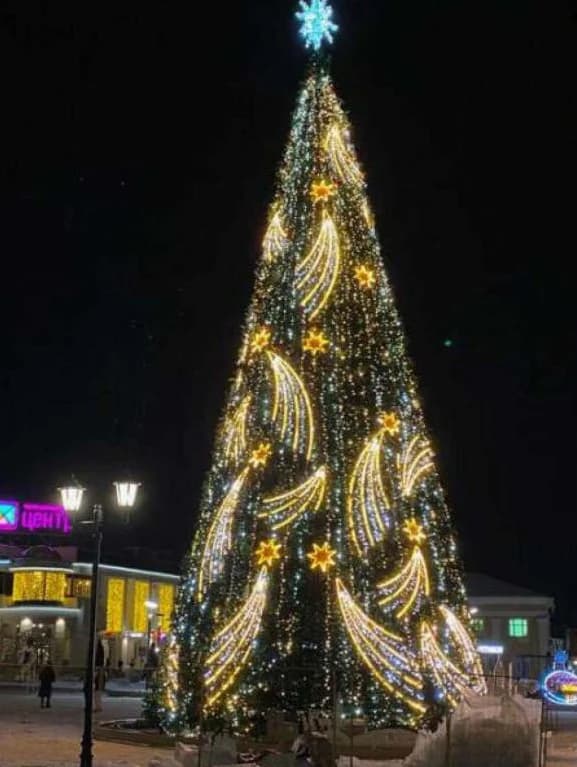 Giant LED Green Tree with Comet Garlands, green and warm white and gold